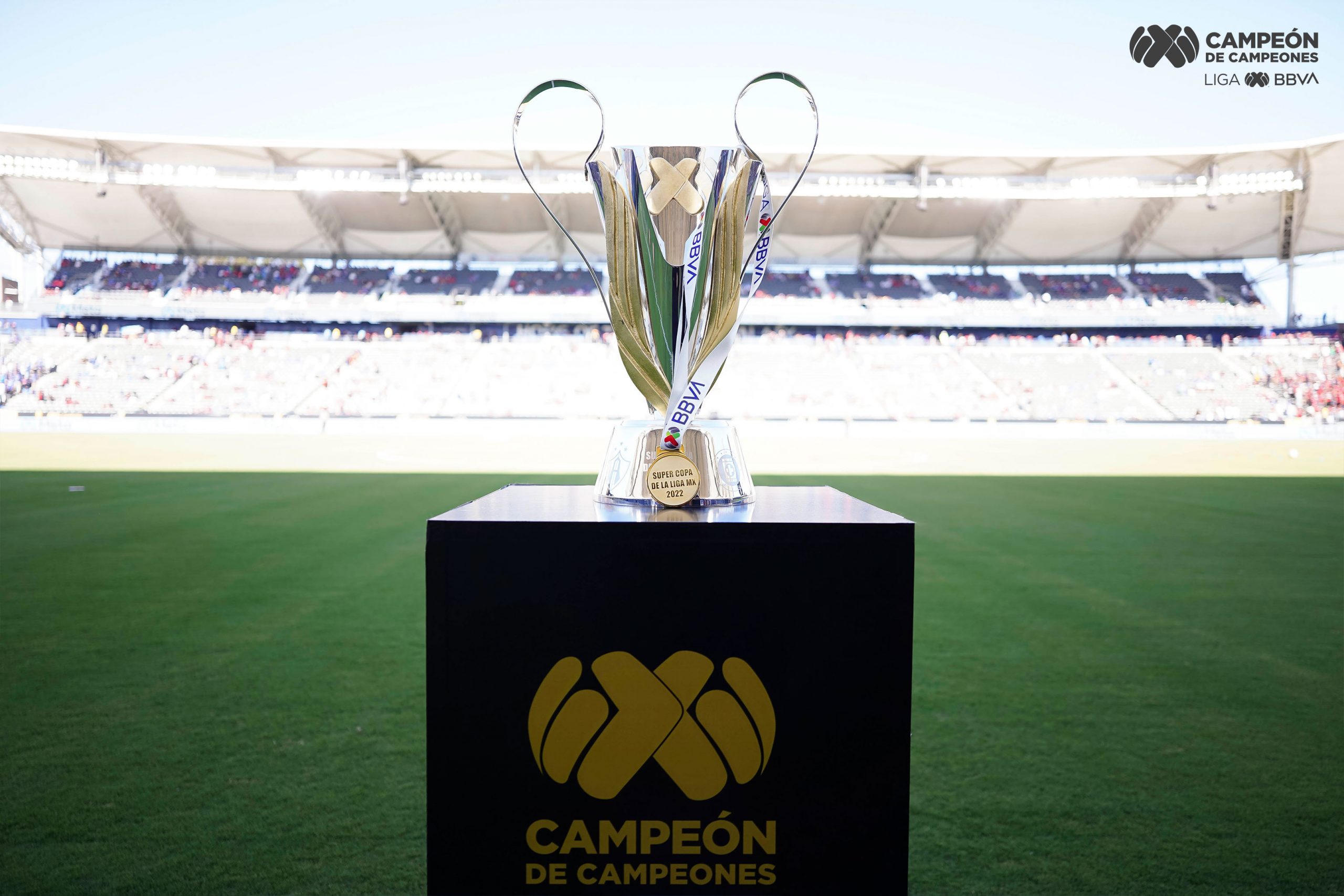 Trofeo "Super Copa Liga Mx".