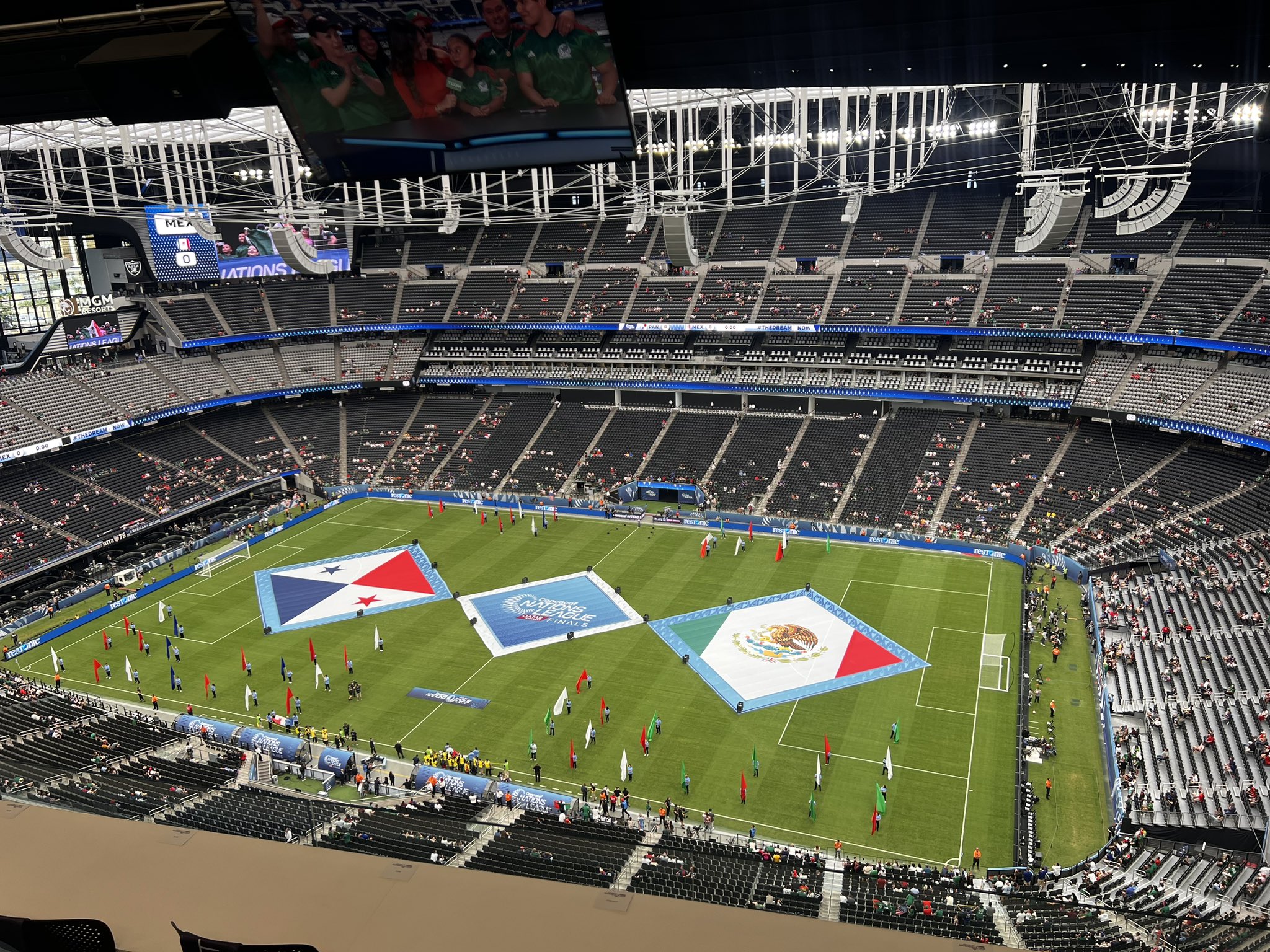 Poca afluencia de aficioandos en el partido de México vs Panamá