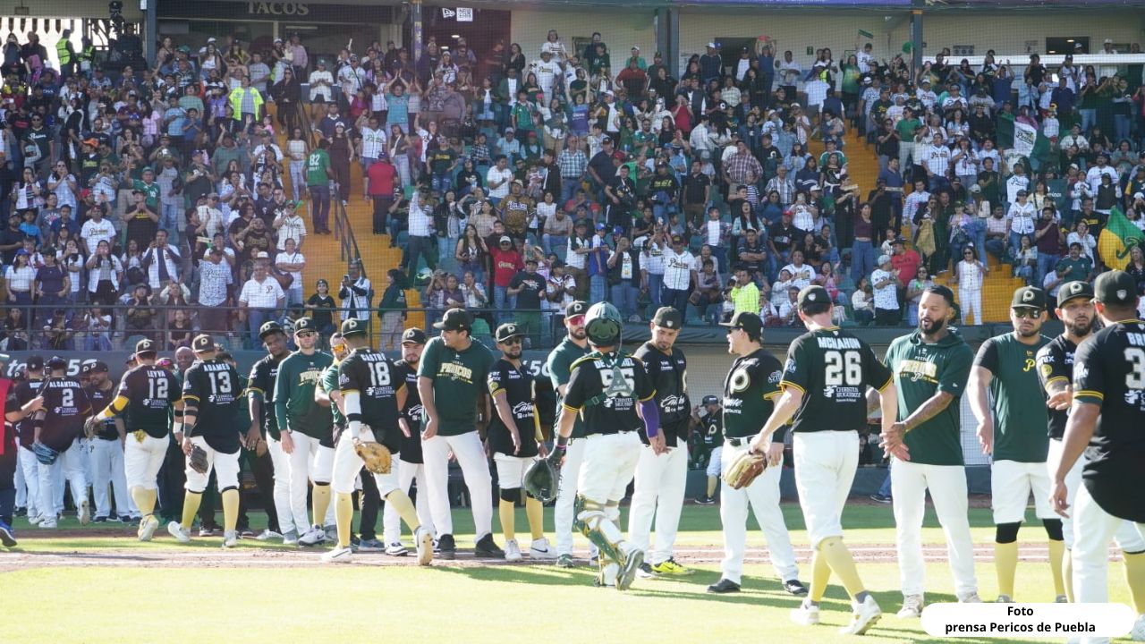 Pericos de Puebla Rol LE hace MALA PASADA a fans en 2026