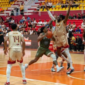 Lobos Puebla CAE en duelo cerrado vs el Calor de Cancún